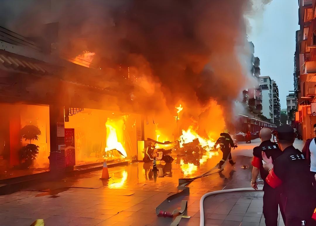 电动自行车突发火灾现场图片